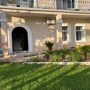 Garden Guni , Krujë Albanië